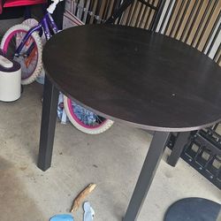 IKEA Round Dining Table – Stylish & Space-Saving