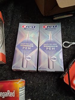 2 Crest Whitening Pens (2)