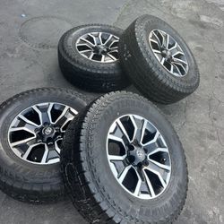 Vendo 4 Rines con llantas 265/70/R17 para TOYOTA TACOMA