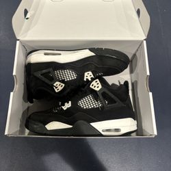 Jordan 4 Retro White Thunder (GS)