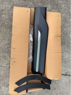 2019-2025 SUBARU ASCENT REAR RIGHT SIDE LOWER DOOR MOLDING