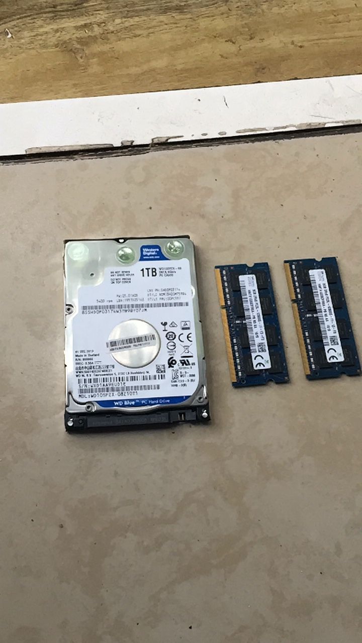 Slim Hardrive 1TB and 16gb Pc3L for Laptop Working Good Window 10 installed