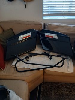 Selling A Set Of Harly Davidson Saddle Bags Plus Both Brackets $450 Obo Few Scratches 