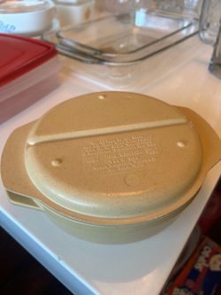 Vintage Regal Ware 1 Quart Round Casserole Dish with Divided Lid - Tan/Beige Microwave Cookware