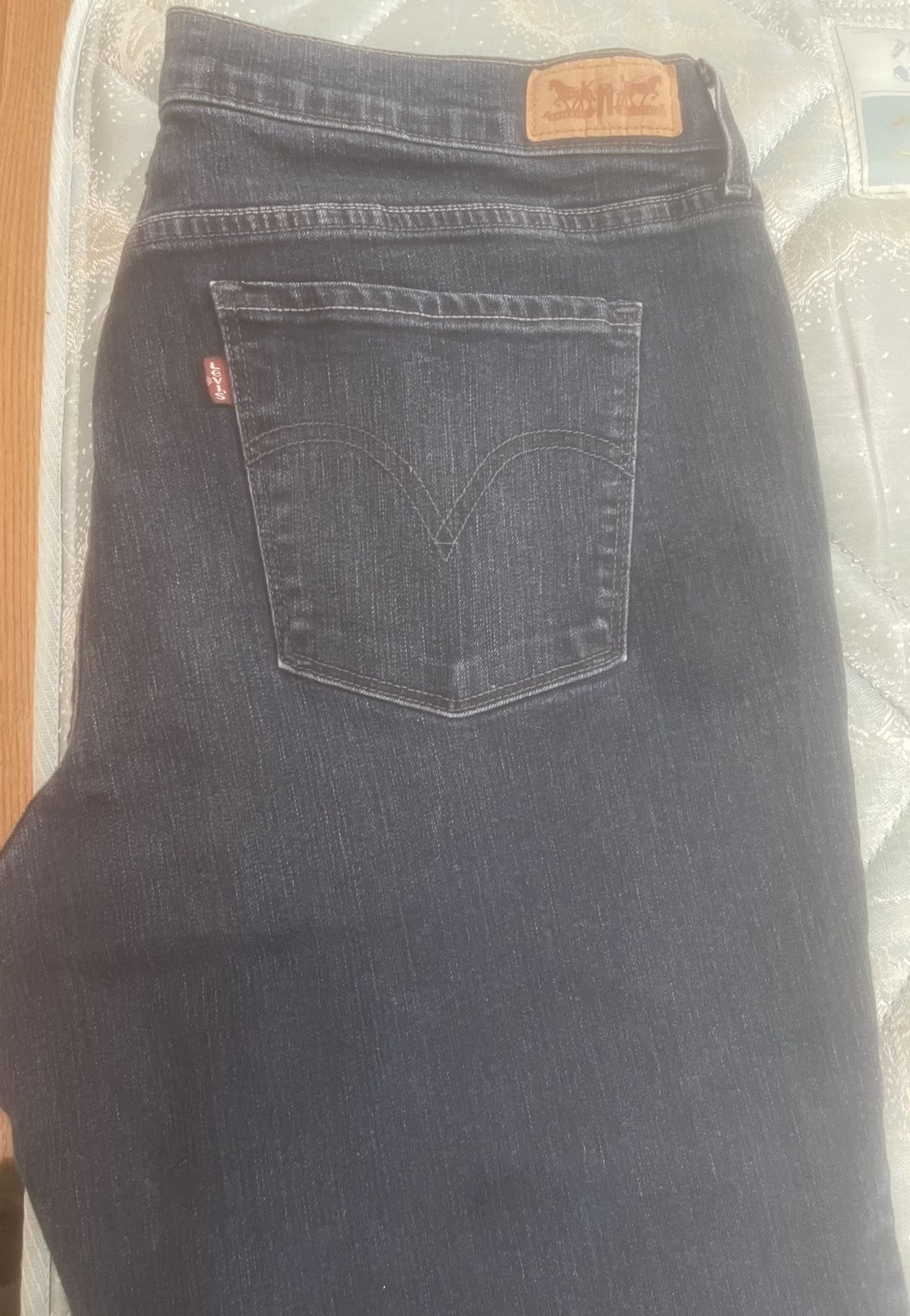 Levi jeans (women’s)