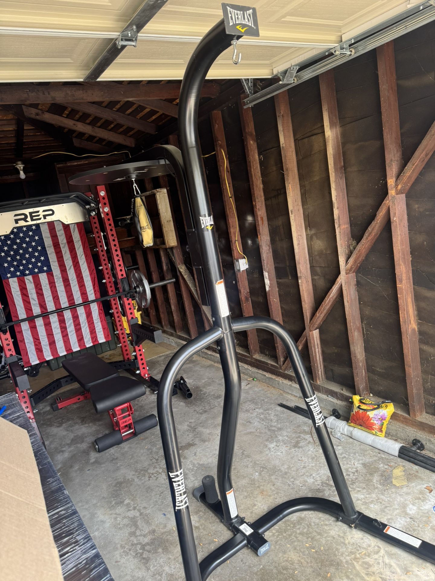 Everlast Punching Bag Stand With Speed Bag Attachment