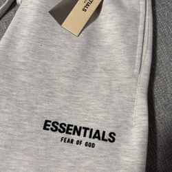 🔥 FEAR OF GOD ESSENTIALS SWEATPANTS – LIGHT OATMEAL – SIZE M (NEW)