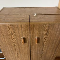 Expandable Desk/cabinet