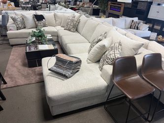 Perfect sectional! Customizable! Easy financing! $49 down! 💜😍🎉
