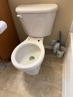 Free round toilet and tank
