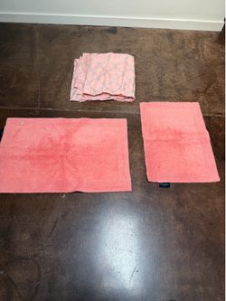 New-Bathroom rugs and matching shower curtain
