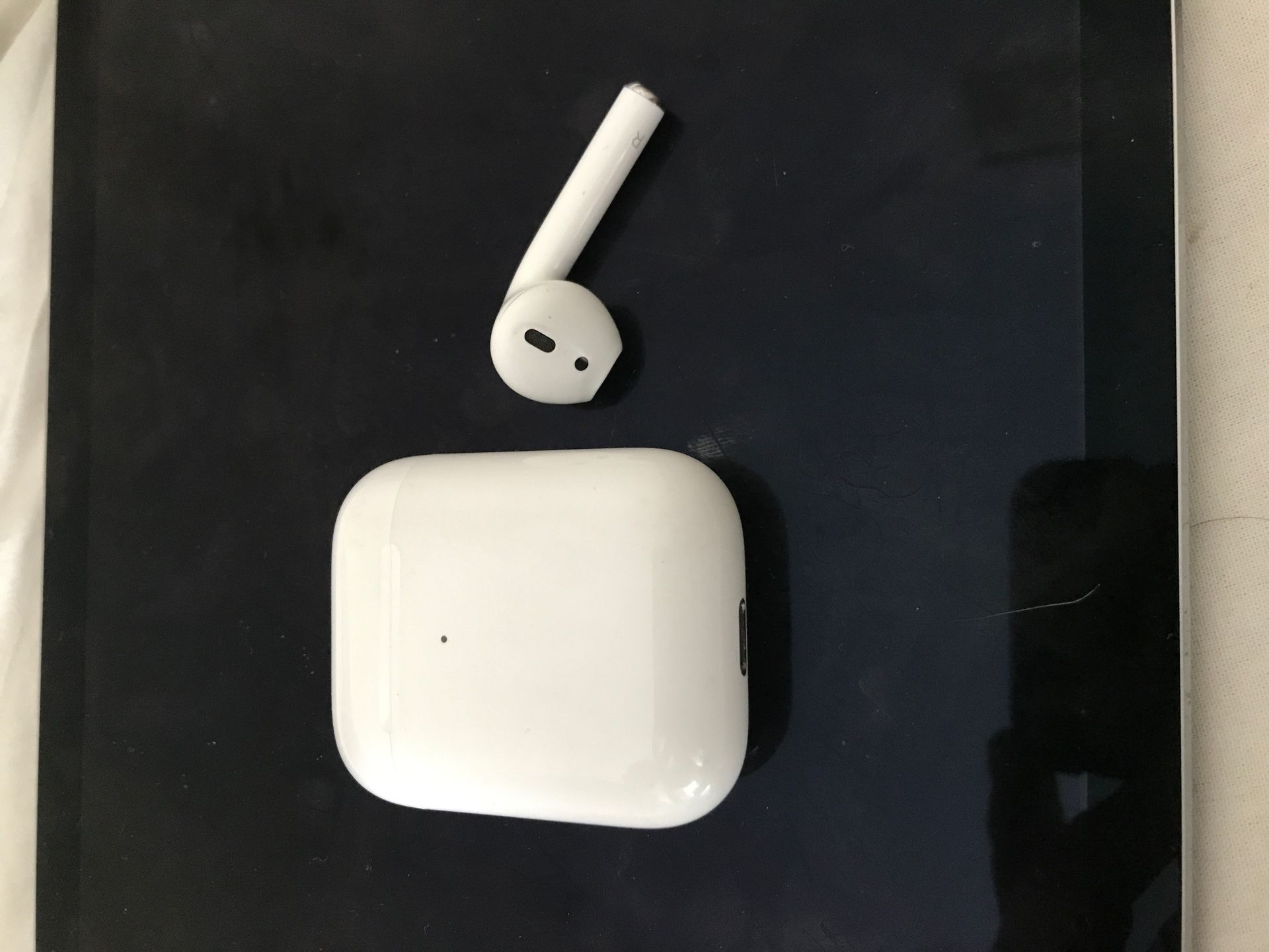 AirPods 2 - no left earbud - ORIGINAL PRODUCT!