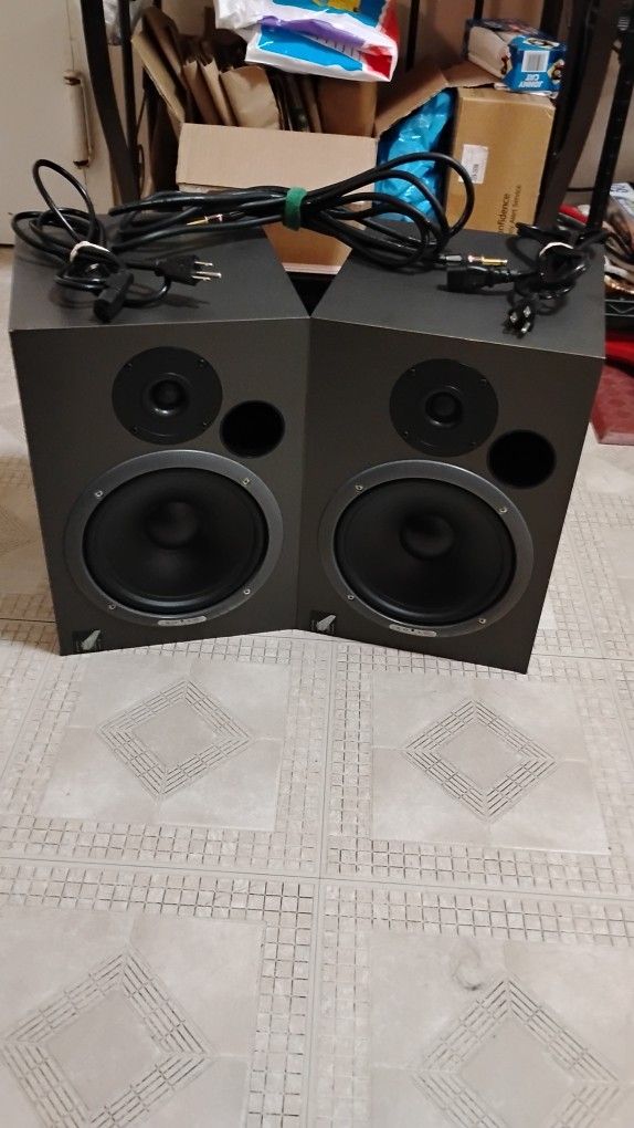 Event 20/20 bas Biamplified Monitor System