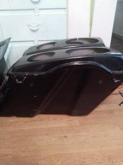 Harley Roadking Saddlebags *Free Lids*
