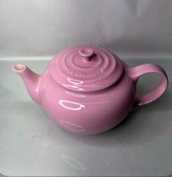 Le Creuset Pink Stoneware Teapot w Infuser