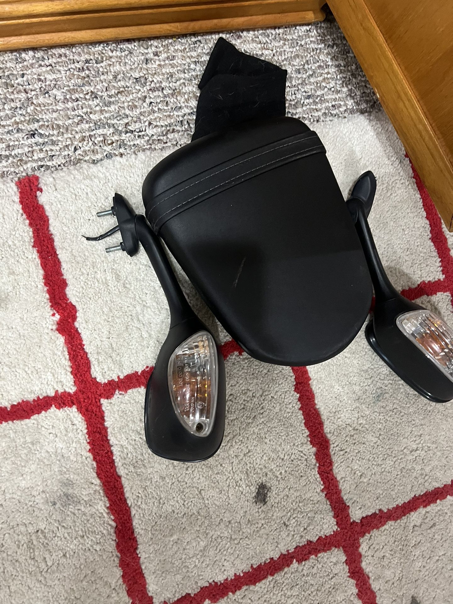 Gsxr 600 Oem Mirrors & Back Seat Cover