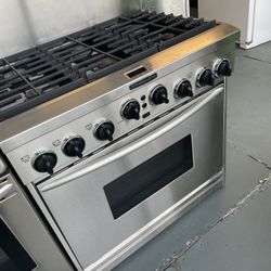 36” in wide kitchen aid range perfect working 