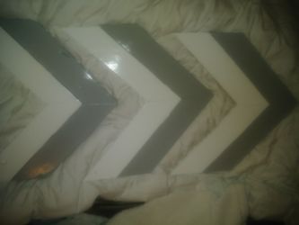 Big wooden arrows. Grey and white 50$