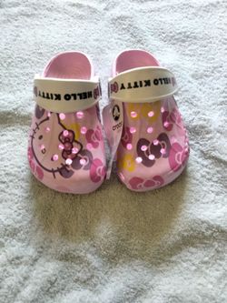 Hello kitty toddler crocs size 6-7