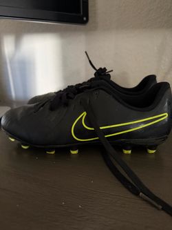 Youth Nike Soccer Cleats 3.5