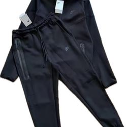 Nike Men’s Tech Fleece Suit 