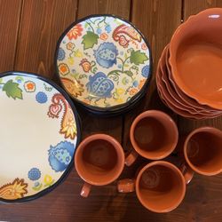 6 dinner plates, 6 salad plates, 6 salad/soup bowls, 4 coffee mugs