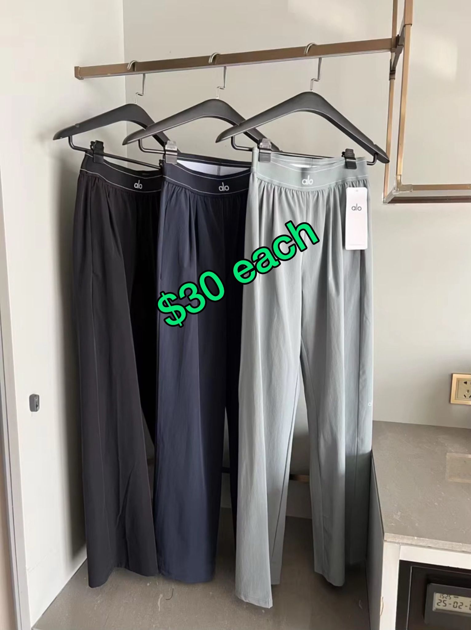 Alo Yoga Pants