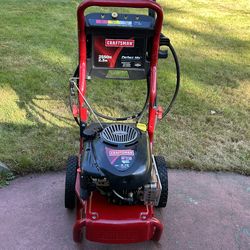 2,550 psi Pressure Washer