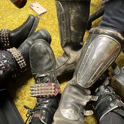 Pair of boots