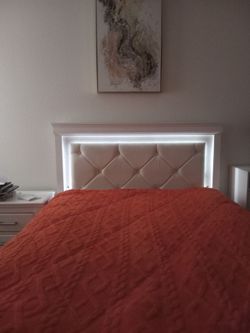 Queen Size Bed With Lighted Headboard