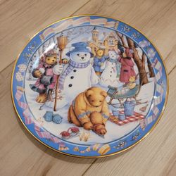Collectible Plate with Bear Winter Scene 8"