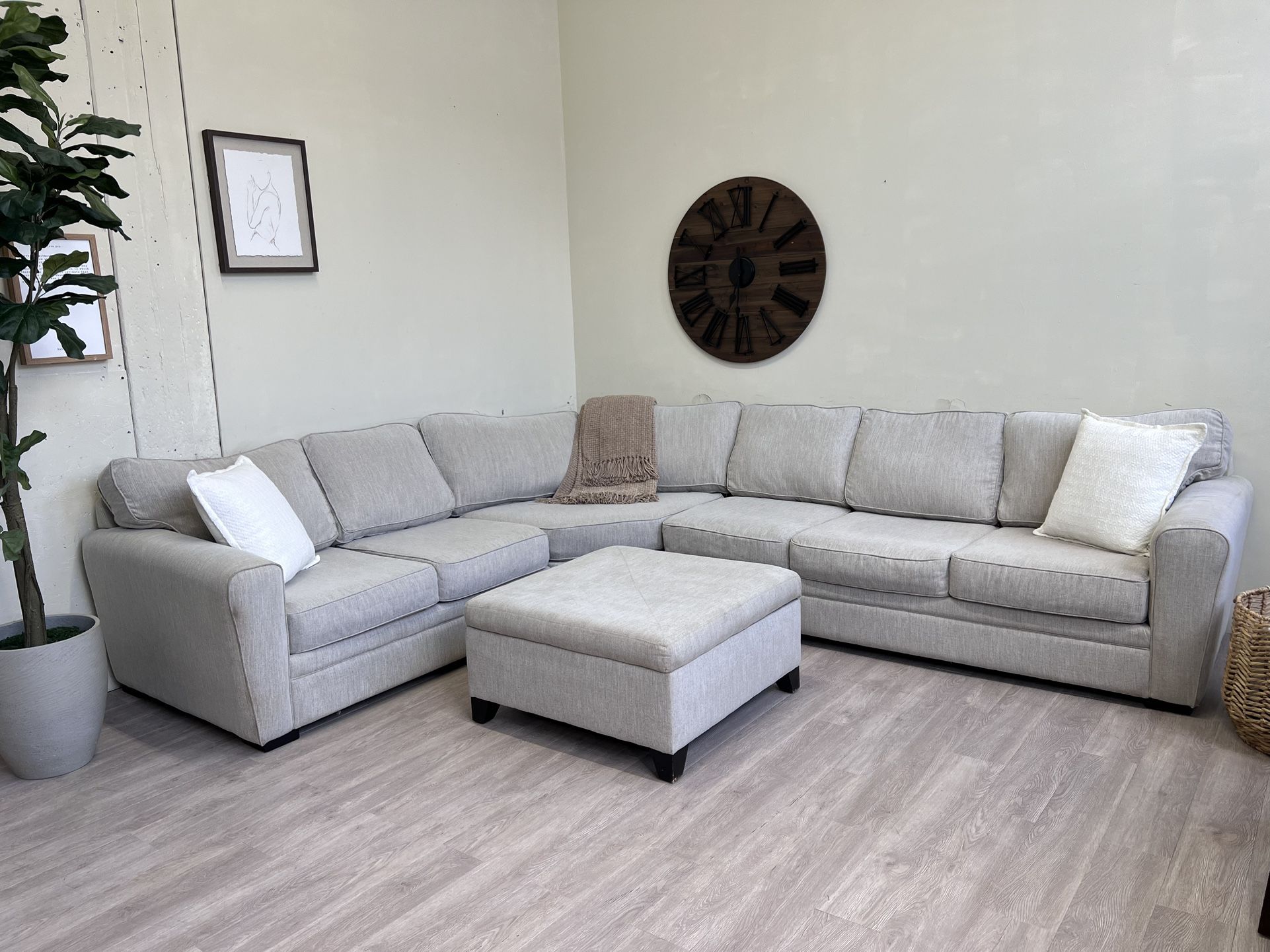 FREE DELIVERY! 🚚 - Eggshell White Modern Sectional Couch with Storage Ottoman