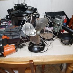 1930s Original Almost Antique Four Blade Nickle Blade Fan Hunter From Fulton NY 10_120 Volts 60cucle0.7amp