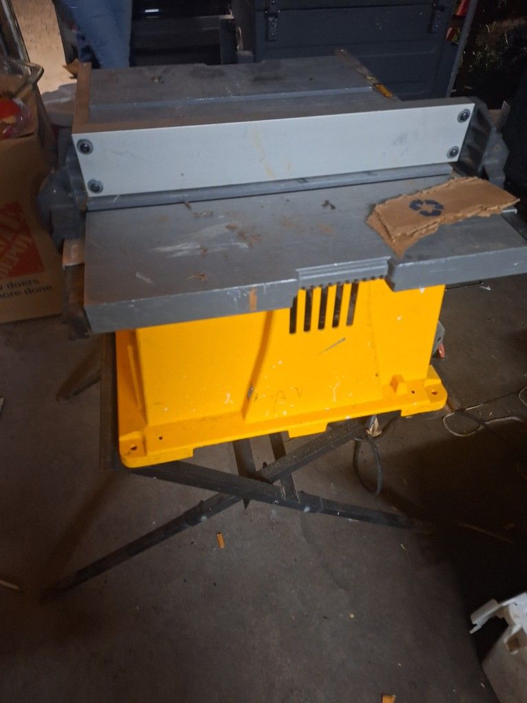 Table Saw For Sale And Multiple Blades