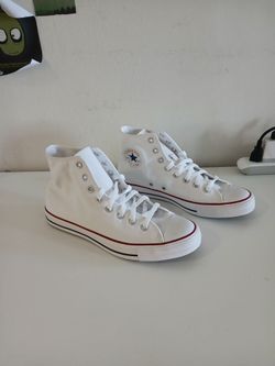 Converse Unisex Adult Chuck Taylor All Star High Top Sneaker New.
Size 9 for men and 11 for woman.
Only 30 dollars (on sale for 65 dollars).
Incredibl