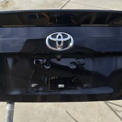 2012-2014 Toyota Camry Trunklid 