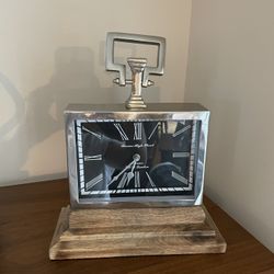 Barnes High Quality Street Clock