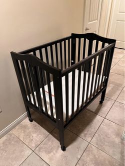 Dream On Me Mini Crib with Wheels – Cherry Wood – Foldable & Portable