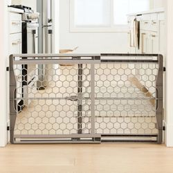 The Regalo Expandable Plastic Safety Gate (typically model #0723