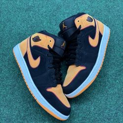 JORDAN MID FAT TONGUE BLACK ORNAGE SIZE 10.5