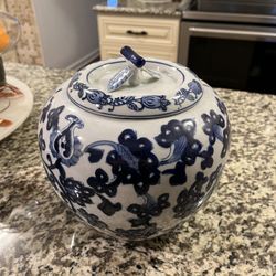 Ceramic Tea Storage Chest 