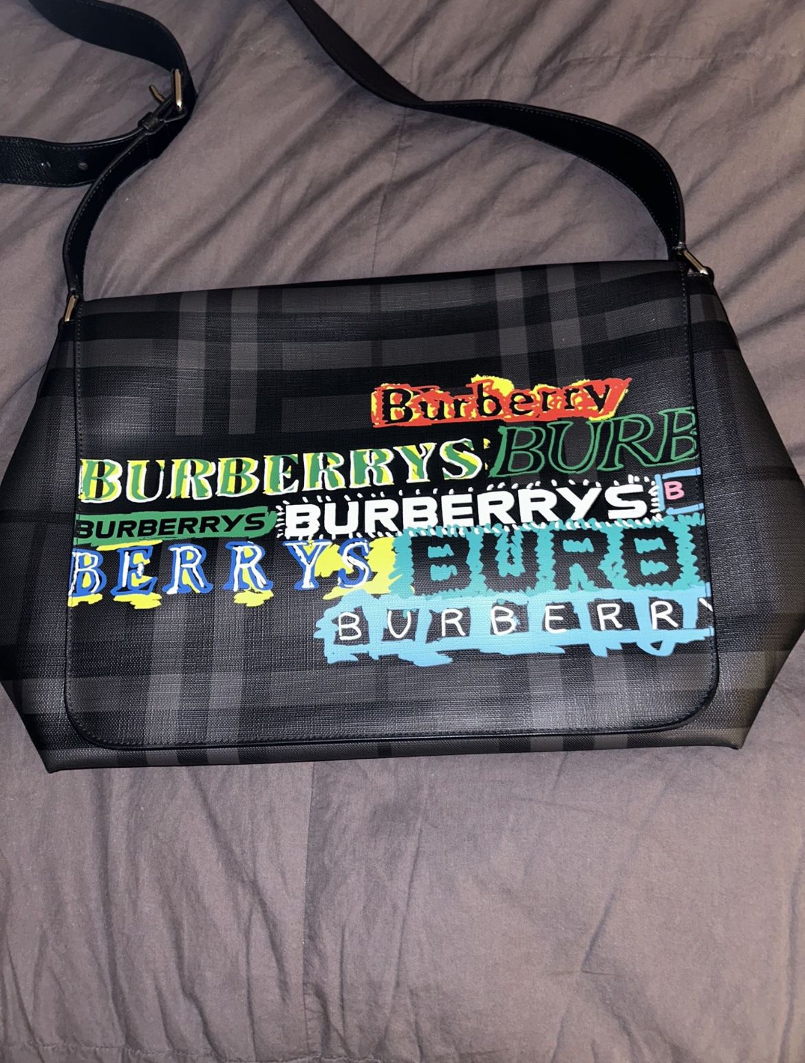 Burberry man purse 