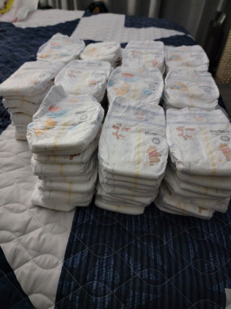 Huggies  Newborn Diapers (110)