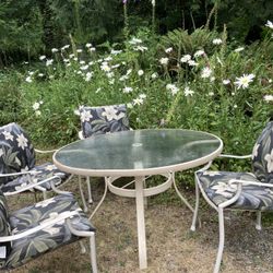 Picnic Table And 4 Chairs