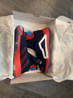 Adidas Marvel size 8