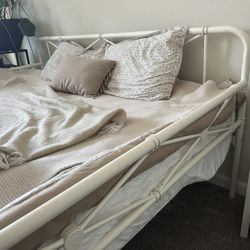 Daybed Frame+full Mattress 
