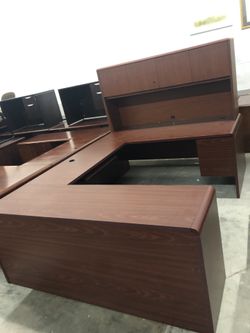 U shaped desk with hutch