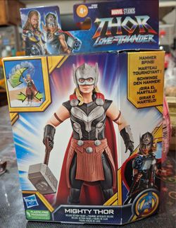 Marvel Studios' Thor: Love and Thunder Mighty Thor Deluxe Action Figure