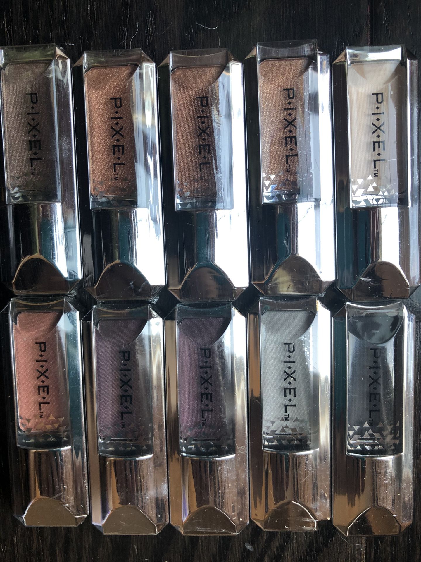 Lot 10 Pixel pro eyeshadow with built-in applicator