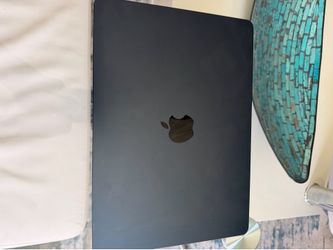 MacBook Air 13, 2024,M3 chip 16GBRam 256GB storage